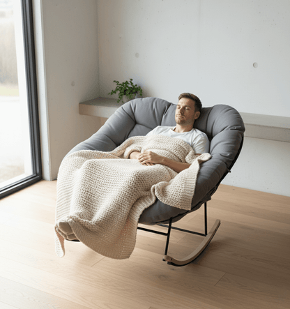 Elegante Poltrona a Dondolo Oversize